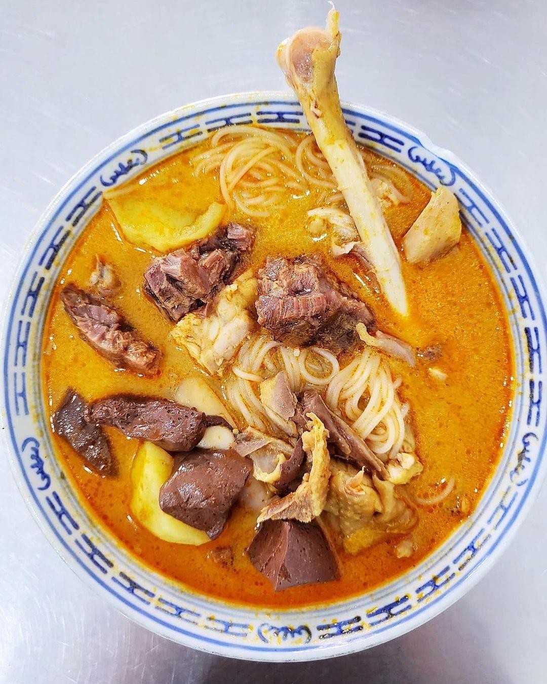 Rumah Makan Tabona: Kelezatan Karinya Tak Lekang oleh Waktu