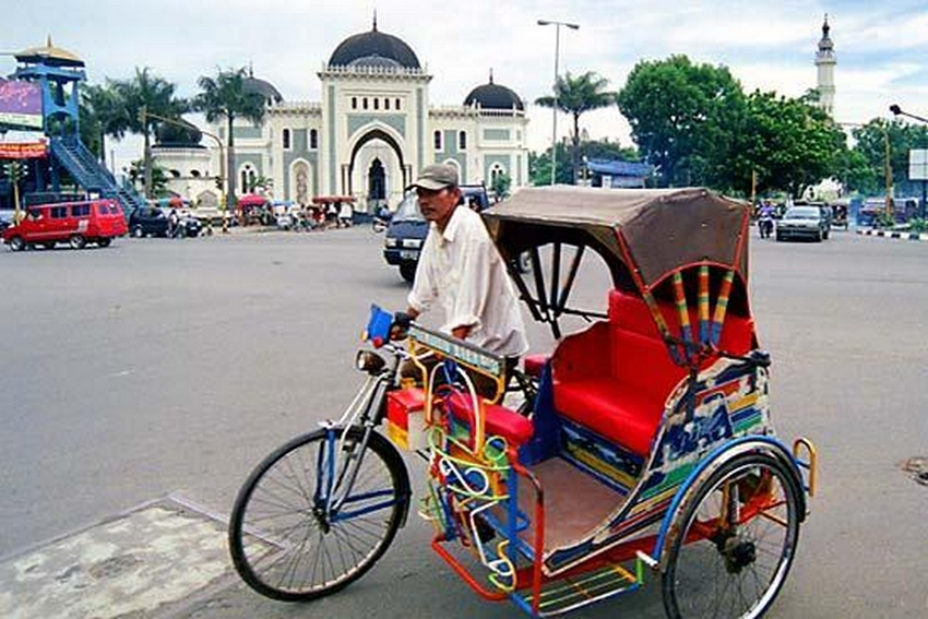 8 Transportasi Umum yang Akan Membawa Kamu Berkeliling Medan, Apa Saja