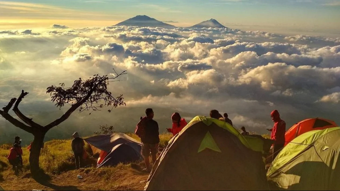 10 Gunung di Medan yang Memiliki Pemandangan Indah dan Cocok untuk Didaki